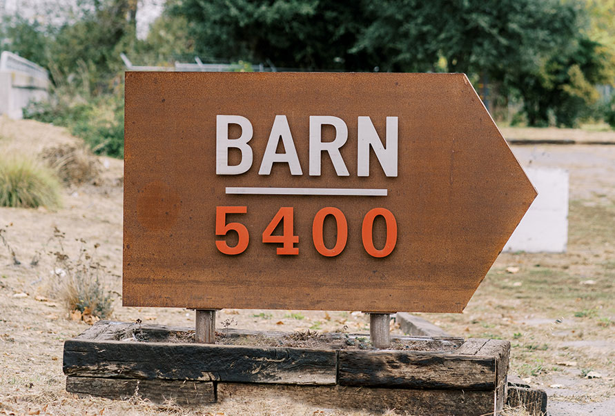barn5400 Sign